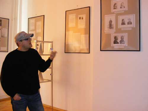 Marius Uglea la expozitia de la Arhive (c) eMM.ro